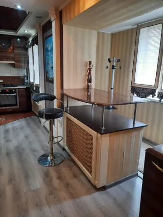 Стоматология, ул. Кирова, 2к. кв-ра, евроремонт, кухня-студио, 2/5 Донецк