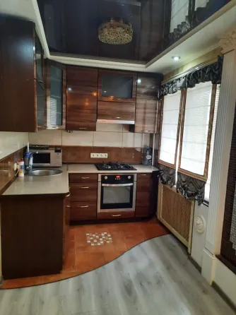 Стоматология, ул. Кирова, 2к. кв-ра, евроремонт, кухня-студио, 2/5 Донецк