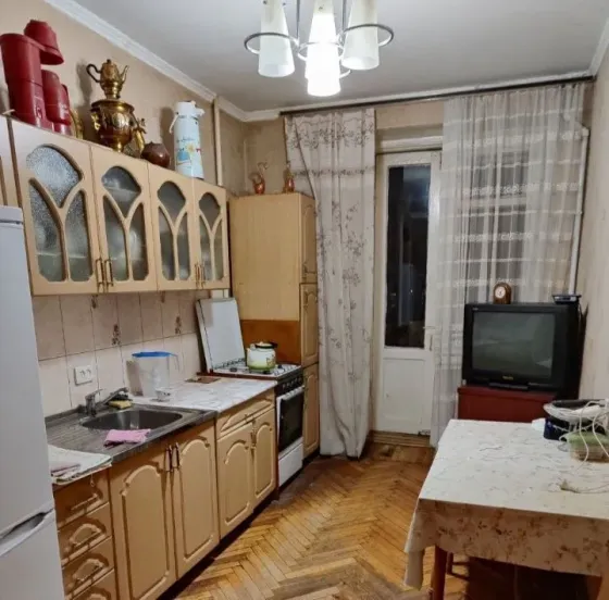 Сдам 3-комнатную квартиру с хорошим ремонтом в Ленинском районе. Донецк