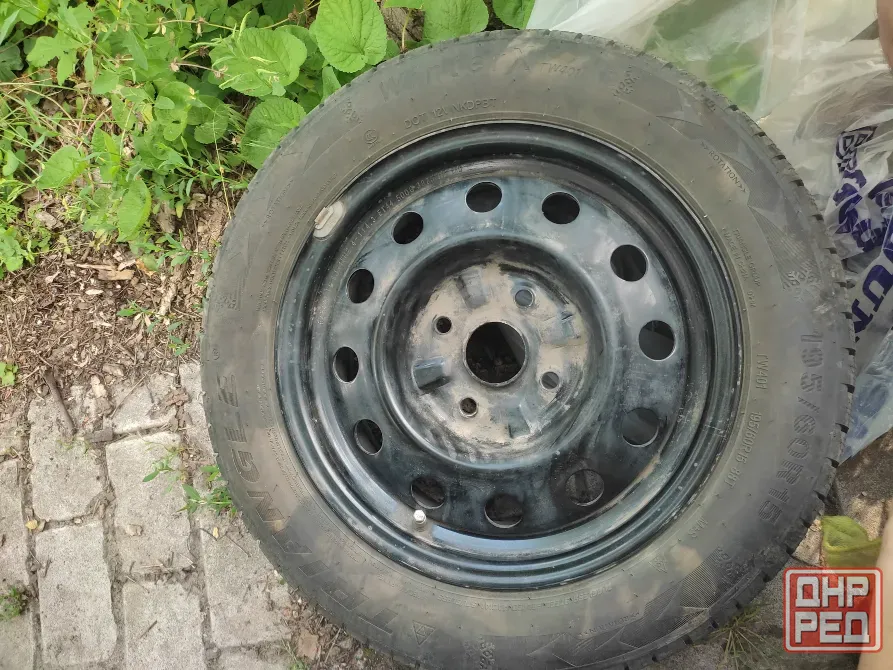 Комплект зимних колёс r15 4х114,3 Зугрэс - изображение 1