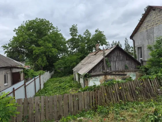 Продам участок с ветхим строением. Донецк
