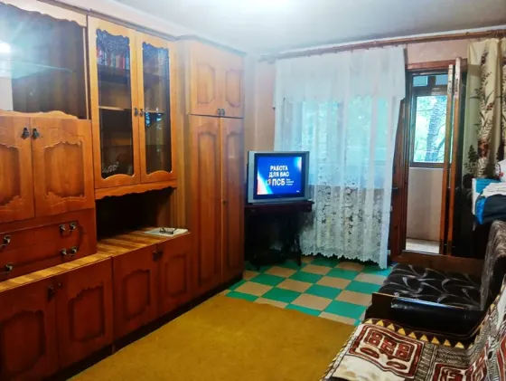 Продаётся 1 к.кв. м-н Азотный. Донецк