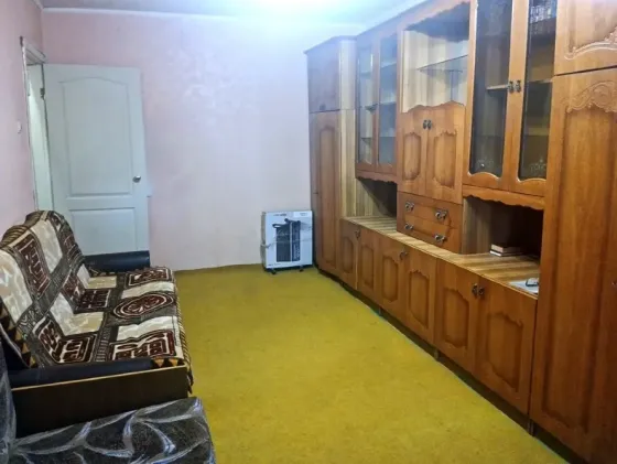 Продаётся 1 к.кв. м-н Азотный. Донецк