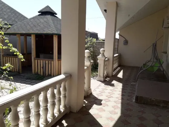 Продается просторный дом в курортном поселке б.коса Мариуполь