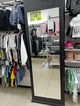 Продам витрины, торговое оборудование, в эксплуатации 1 год. г. донецк днр. Донецк