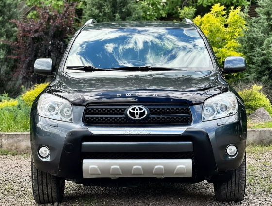Продам шикарный Rav4 Донецк