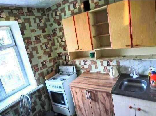 однокомнатная городок ор, возле остановки,5этаж 32 кв. Луганск