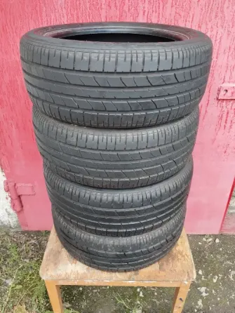 Продам шины Bridgestone R-16 205/45 комплект Енакиево