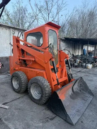 Продам фронтальный погрузчик в рабочем состоянии Донецк