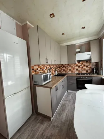 Продаётся 2-комн. квартира г. Торез, 4 м-он Торез