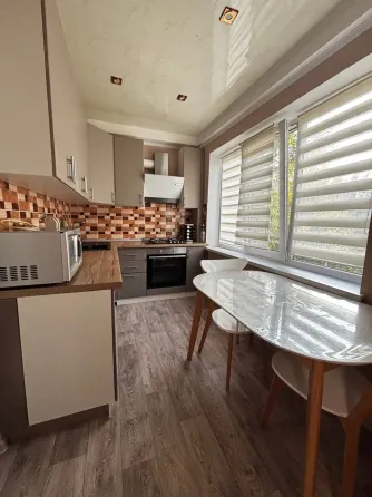 Продаётся 2-комн. квартира г. Торез, 4 м-он Торез