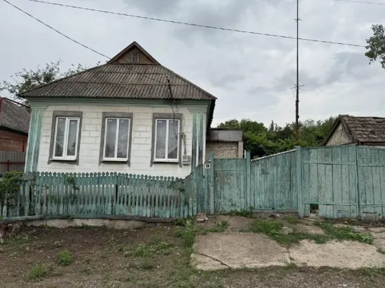 Продам дом в центре Амвросиевки Амвросиевка