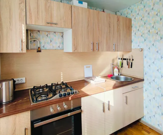 Сдаю однокомнатную квартиру 32.0 м² этаж 3/5 город Донецк, Ленинский район, Донецк