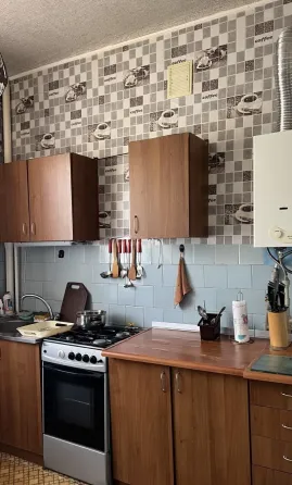 Продам 3-х комнатную квартиру,ост.Школа Макеевка