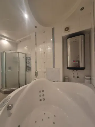 Продам 3 х комн.квартиру в самом центре Донецка Ворошиловский район Донецк