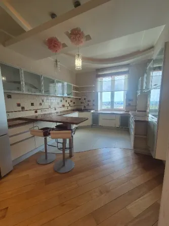 Продам 3 х комн.квартиру в самом центре Донецка Ворошиловский район Донецк