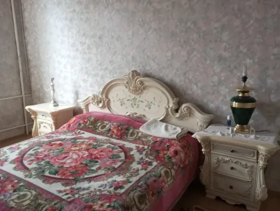 продам свою 2х комн квартиру в калинин. р-не, бул.шевченко, сталинка,евро. Донецк