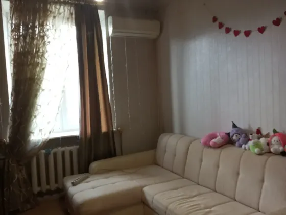 продам свою 2х комн квартиру в калинин. р-не, бул.шевченко, сталинка,евро. Донецк