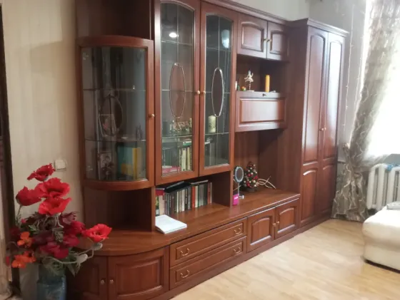 продам свою 2х комн квартиру в калинин. р-не, бул.шевченко, сталинка,евро. Донецк
