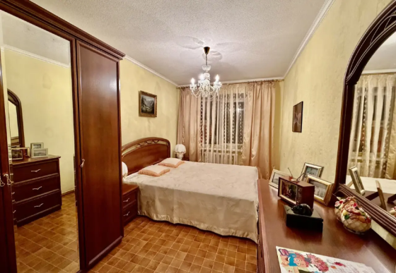 Продам 4 х комн квартиру в центре Донецк