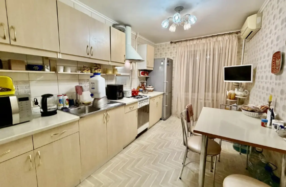 Продам 4 х комн квартиру в центре Донецк