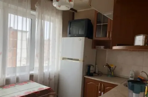 2-комнатная в Калининском районе по проспекту Ильича. Донецк