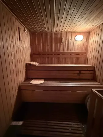 Коттедж с бассейном и гостевым домом в районе Кирша, 11,5 соток земли Донецк