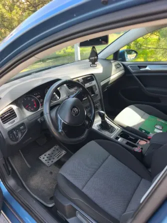 VW Golf 7 в превосходном состоянии для своих лет Донецк