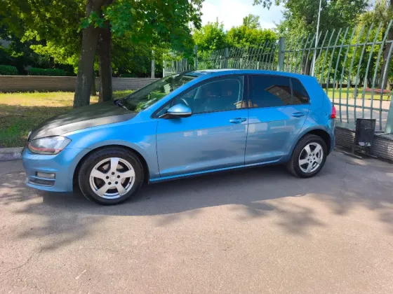 VW Golf 7 в превосходном состоянии для своих лет Донецк