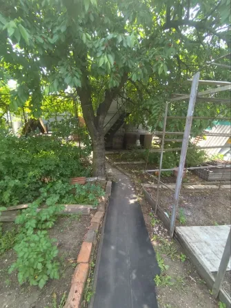 Идеальное место под строительство нового дома в отличной локации в 100 м от моря! Мариуполь