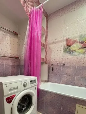 Сдаю двухкомнатную квартиру 63 м² этаж 4/9. город Донецк, Куйбышевский район ориентир Азотный Донецк