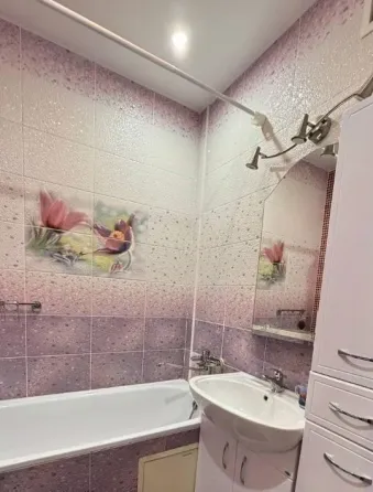 Сдаю двухкомнатную квартиру 63 м² этаж 4/9. город Донецк, Куйбышевский район ориентир Азотный Донецк