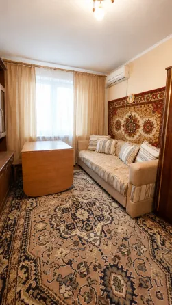 Продаю 2к кв на оцкб с раздельными комнатами на 6м этаже в 9ти этажном доме . Кондиционер, меб,техн Донецк