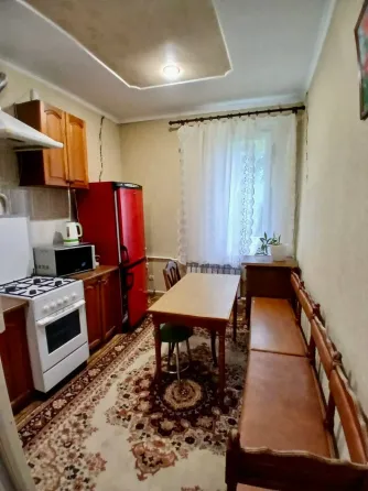 Сдаются 2 комнаты в 3-х комнатной квартире в Ильичевском районе по ул Карпинского, 24 квартал. Мариуполь