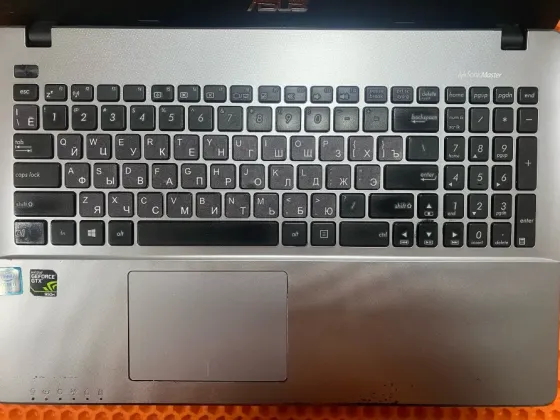 Ноутбук Asus x550v i7-6700hq DDR4 12Gb SSD 240Gb HDD 500Gb GTX950m Win11 Донецк