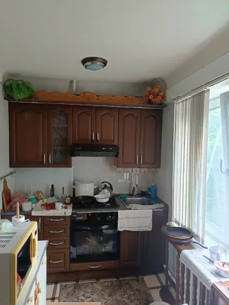Продам 3-комнатную квартиру, переделанную из 4-комнатной. Донецк