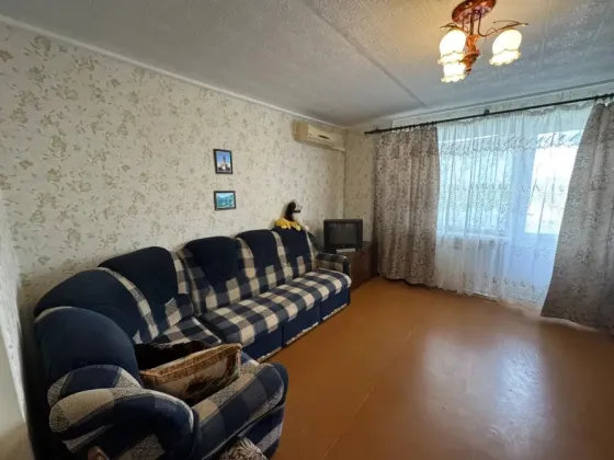 Продам 3-х комнатную квартиру в г. Зугрэс, ул. Корниенко Зугрэс