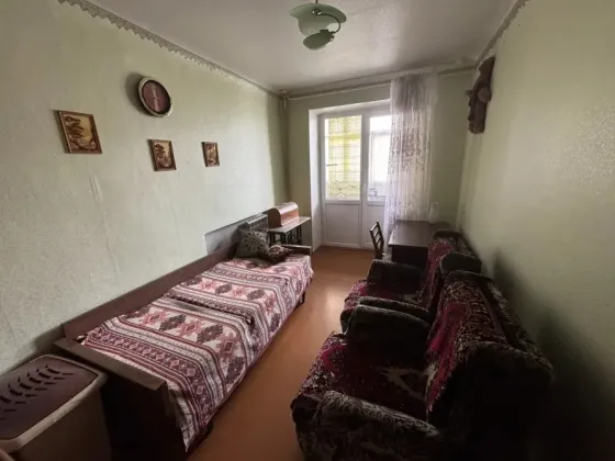 Продам 3-х комнатную квартиру в г. Зугрэс, ул. Корниенко Зугрэс