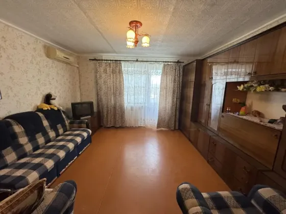 Продам 3-х комнатную квартиру в г. Зугрэс, ул. Корниенко Зугрэс
