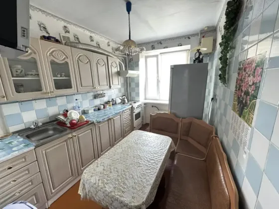 Продам 3-х комнатную квартиру в г. Зугрэс, ул. Корниенко Зугрэс