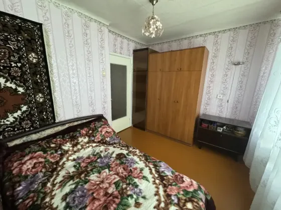 Продам 3-х комнатную квартиру в г. Зугрэс, ул. Корниенко Зугрэс
