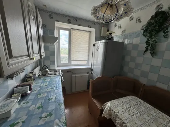 Продам 3-х комнатную квартиру в г. Зугрэс, ул. Корниенко Зугрэс