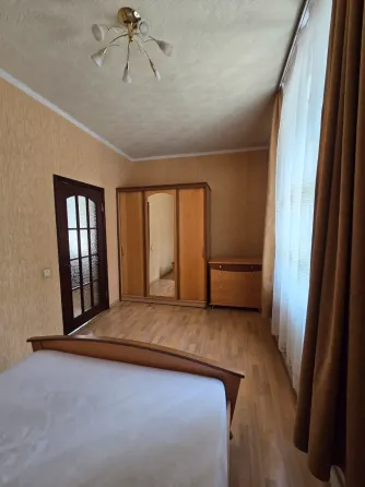 Продам 3-х комнатную квартиру с автономным отоплением, Сталинка,, Гвардейка центр, ул. Комарова. Макеевка