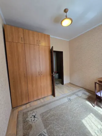 Продам 3-х комнатную квартиру с автономным отоплением, Сталинка,, Гвардейка центр, ул. Комарова. Макеевка