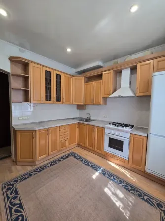 Продам 3-х комнатную квартиру с автономным отоплением, Сталинка,, Гвардейка центр, ул. Комарова. Макеевка