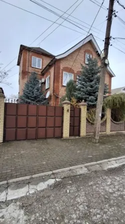 Купить дом 281 кв.м с 8 комнатами и участком 4 сотки в Мариуполе Мариуполь