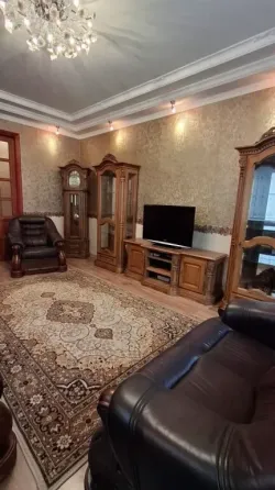 Купить дом 281 кв.м с 8 комнатами и участком 4 сотки в Мариуполе Мариуполь