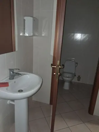 Аренда офиса. Отдельный этаж, 7 помещений, 370 кв.м., санузел, подсобка. Донецк