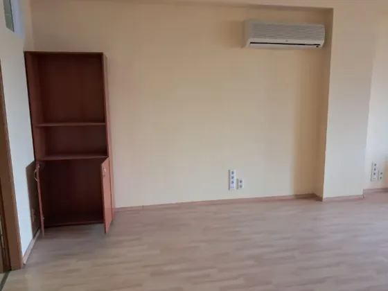 Аренда офиса. Отдельный этаж, 7 помещений, 370 кв.м., санузел, подсобка. Донецк