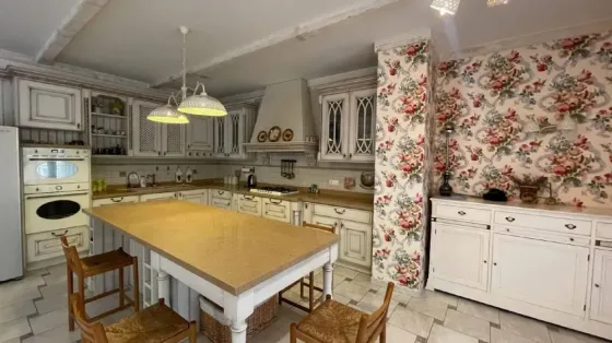 в продаже 3-этажный дом в коттеджном посёлке хорошёва Донецк